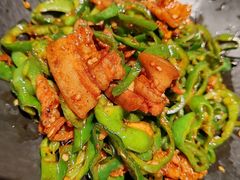辣椒炒肉配卷饼-有位虾匠·胶东土菜小馆(市北店)