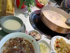 -洪氏嗨捞·广东猪肚鸡·椰子鸡火锅(西咸万象城店)