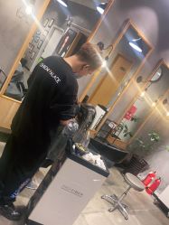 -时尚殿堂明星门店