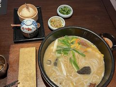 -银米·云南传统过桥米线(双廊黑金冠店)