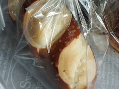 经典德国碱水面包-啊噗吐呦现场烘焙(麦凯乐店)