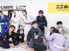 -菠萝格斗巴西柔术训练馆