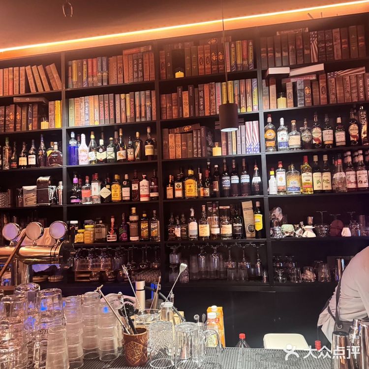 晚上和姐妹去佩奇的房子🍻