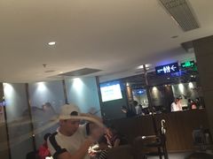 等位区-海底捞火锅鲜切牛肉主题店(长寿路店)