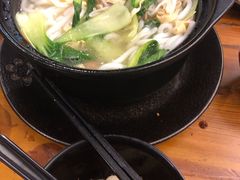 -丽虹云南过桥米线(兴工街店)