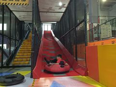 -嗨翻Hi-Fun竞技主题乐园·蹦床亲子生日轰趴(国光1937店)