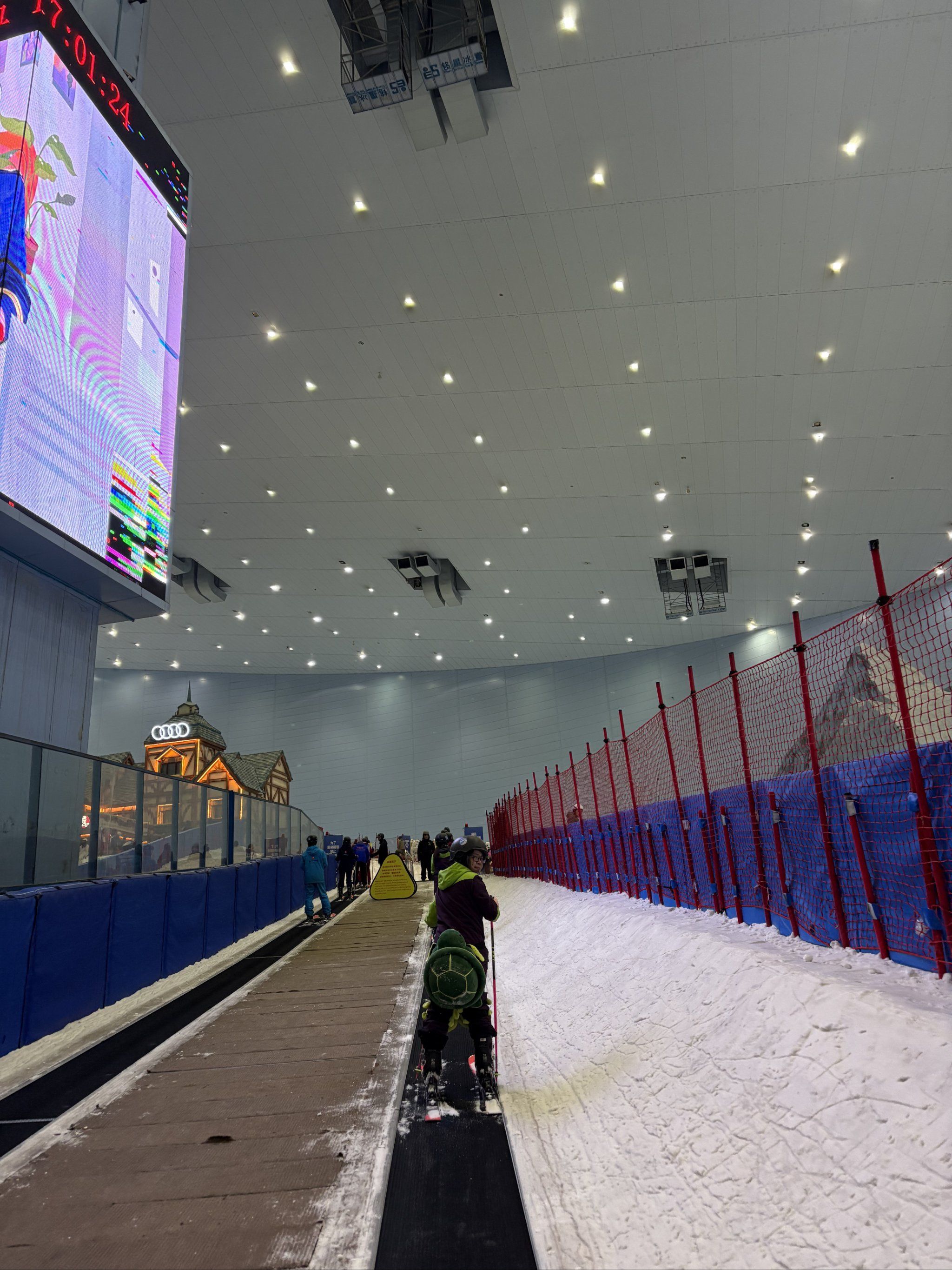 🏂❄️第一次来室内滑雪场,感觉还不错
教练很耐心,教得挺