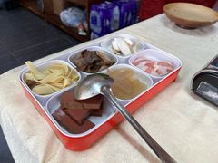 -猪三哥肥肠鸡川菜小炒