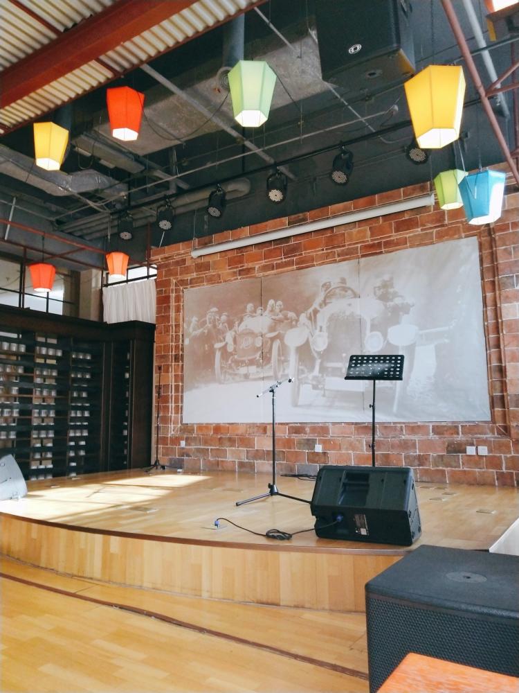 万世名流酒店·普拉那餐厅-"在华阳奥通汽车园区里,酒店环境不错,餐厅