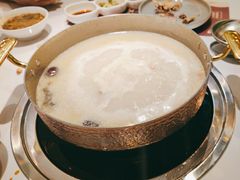 -洪氏嗨捞·广东猪肚鸡·椰子鸡火锅(西咸万象城店)