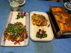 -香巴拉云南餐厅(华莱坞店)