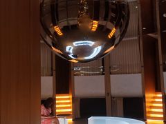 -涨巢·潮玩水疗局