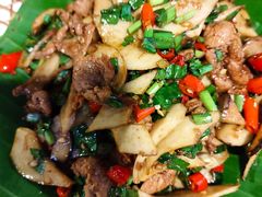 菌菇炒肉-又见炊烟．纳西小院云南菜