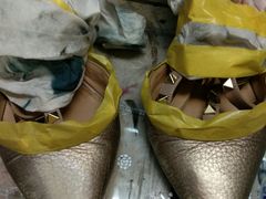 -京伟修鞋洗鞋奢侈品皮具护理店