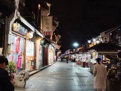 -吴山路夜市