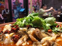 -沪小二炭火蛙锅(淮海中路美食不夜城店)