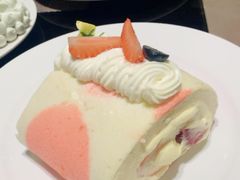 树莓蛋糕卷-大中华希尔顿酒店-念自助餐·嗨啤·小龙虾