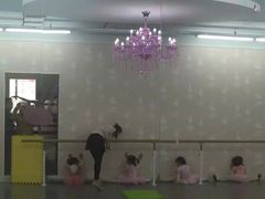 -Isee灰姑娘国际儿童艺术中心(BHGMall店)