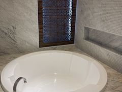 -上海虹桥西郊假日酒店