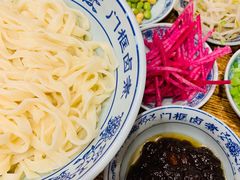 老北京炸酱面-门框胡同百年卤煮(新街口店)