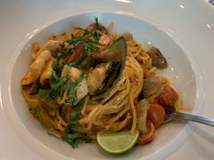 -Chom Cafe and Restaurant