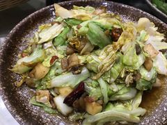 油炸炒莲花白-三锅莊·牦牛肉火锅·香格里拉特色藏餐宴请餐厅(昆明创始店)
