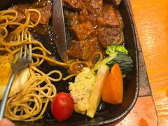 -豪客嘉族·麦尼顿西餐厅(乐福天下店)