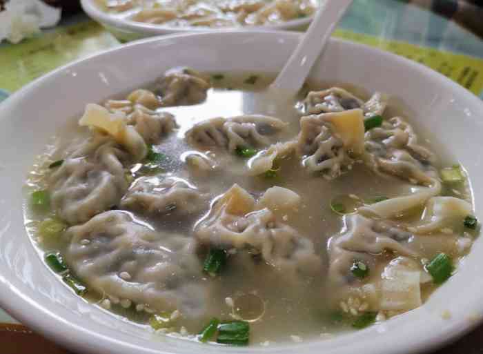 江南第一包广宁云吞王-"首先肉不新鲜,其次广宁水饺里面会有笋干这.