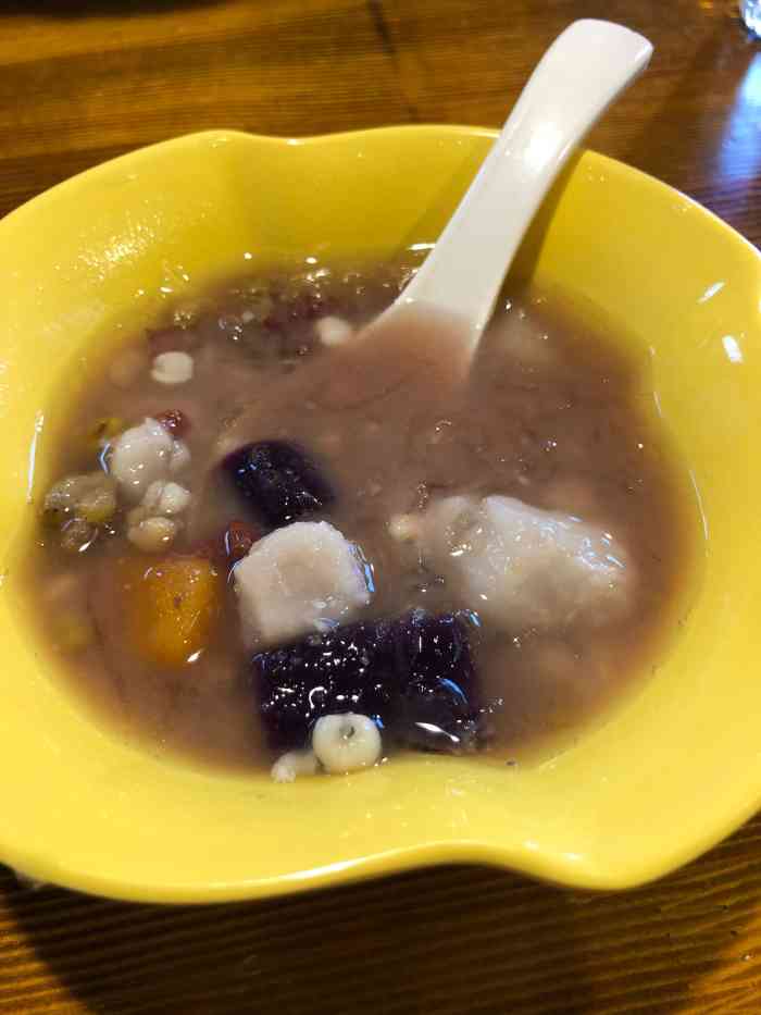 打分 差评四果汤,一份10块,态度差垃圾!