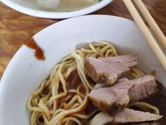 -松树干拌面店