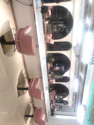 -BULB STUDIO 巴柏明星发型工作室