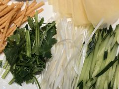 -关东小磨东北菜(上海长风大悦城店)