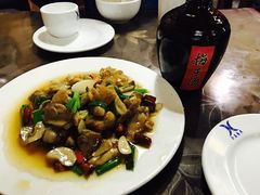 素炒牛肝菌-苍洱春饭店