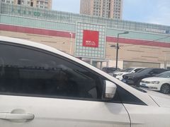 -新一百-地面停车场