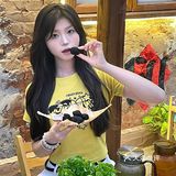 在独立的小院子里，和三两朋友，吹着晚风吃烤肉
