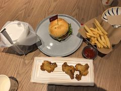 招牌秘制鸡腿堡-必胜客(王府井店)