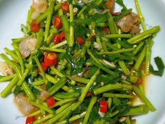 藜蒿炒腊肉-藜蒿腊肉·飘香堂赣菜老酒文化餐厅