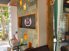 靠窗位-婉泰·特色小吃·舂鸡脚(告庄二店)