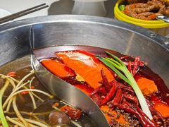 -茅草房·河畔园林火锅