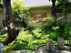 -Chom Cafe and Restaurant