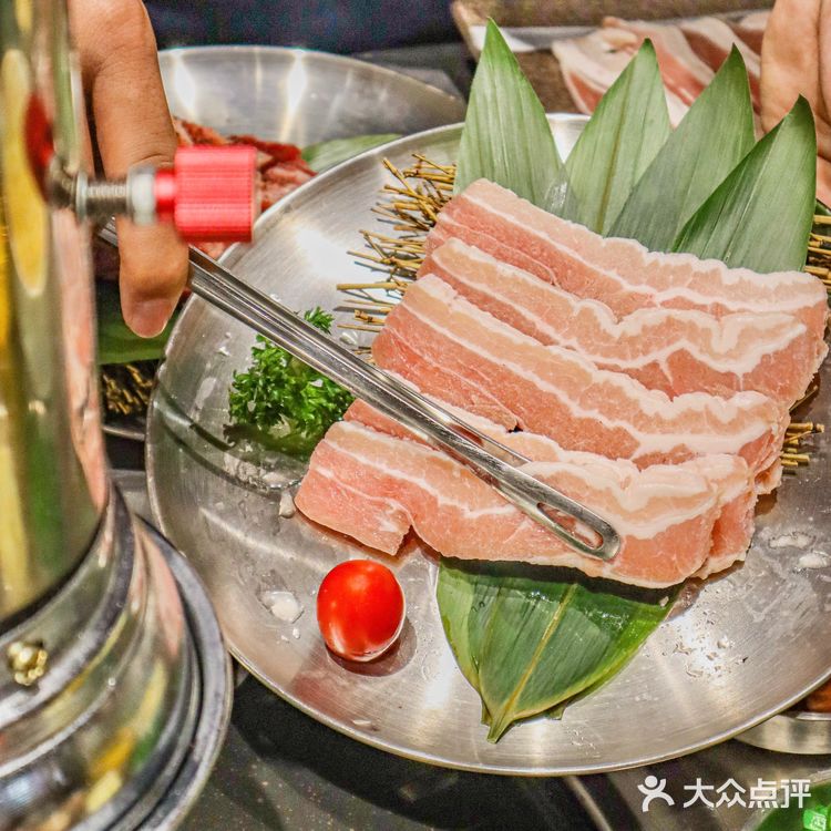 冲着180帅哥店员来的 最后却被烤肉征服!