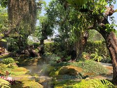 -Chom Cafe and Restaurant