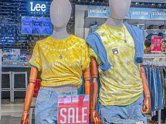 -王府井奥莱临潼小镇(临潼店)