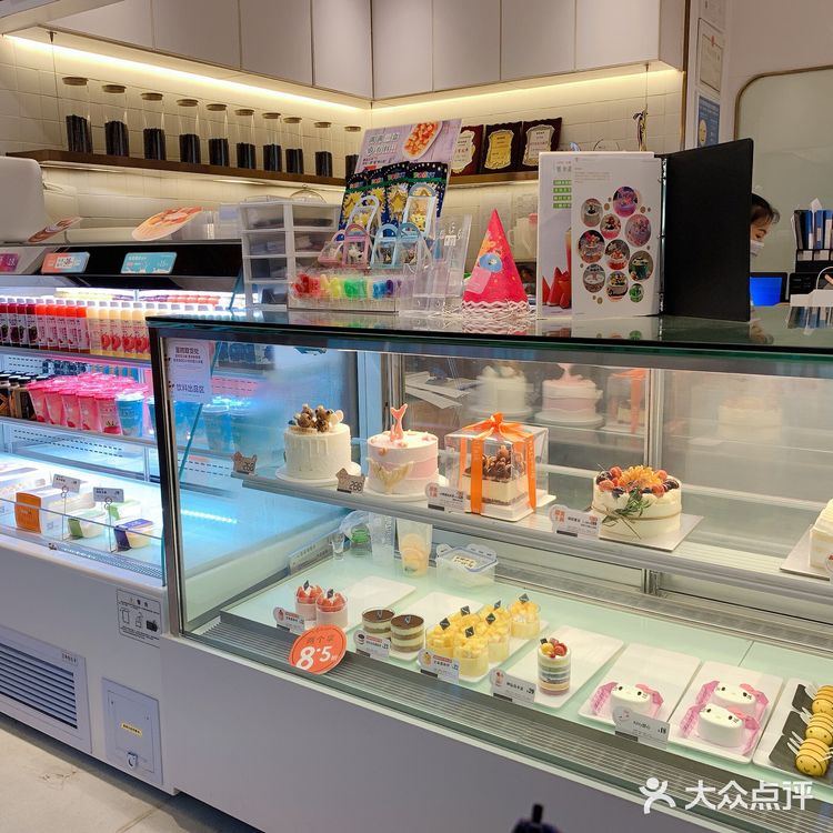 可以买来明天当早餐吃。六点多货架上已经很空了