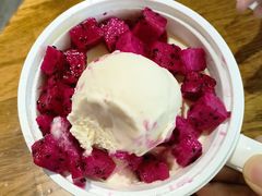 雪山鲜果双皮奶-三花奶奶的甜品(百联嘉定购物中心店)