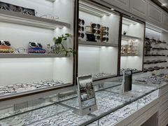 -翰佐蔡司小乐圆·依视路星趣控·暴龙眼镜折扣店