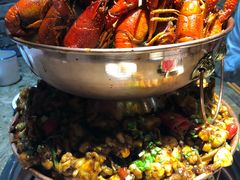 霸道龙虾拿下蛙-沪小二炭火蛙锅(淮海中路美食不夜城店)