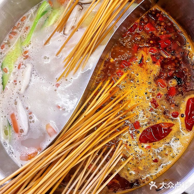 签小二串串火锅｜食材新鲜锅底正宗