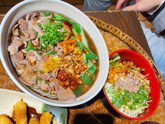 -爆炸头阿姨小四川正宗川味小吃(无任何分店)