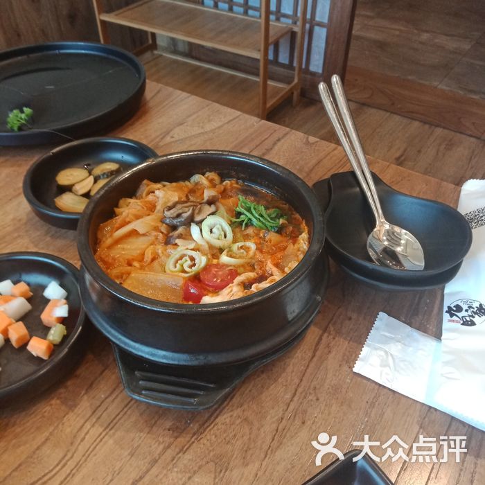 九田家黑牛烤肉料理韩式辛拉面(b)图片-北京烧烤-大众点评网
